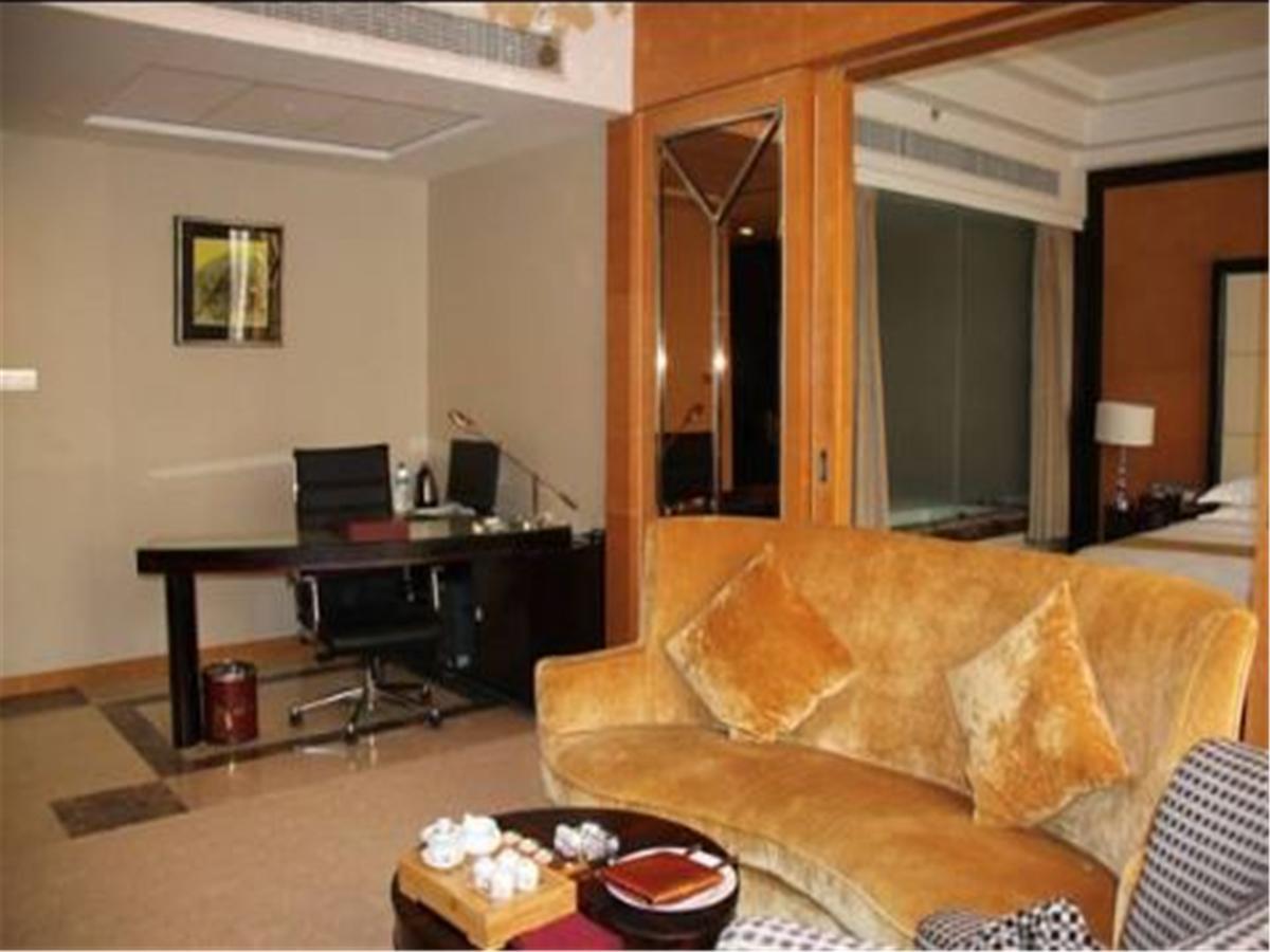 Weifang Ramada Plaza Hotel Экстерьер фото